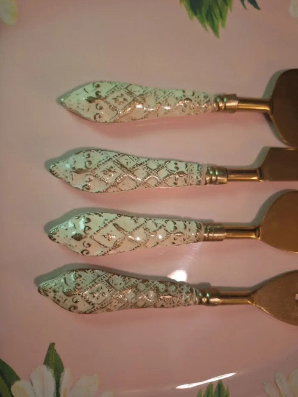 N/A cheese cutlery